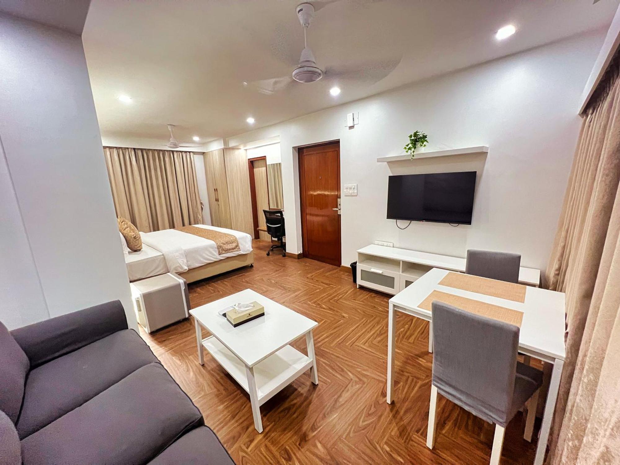 White House By Maxxvalue Service Bandra Apartemen