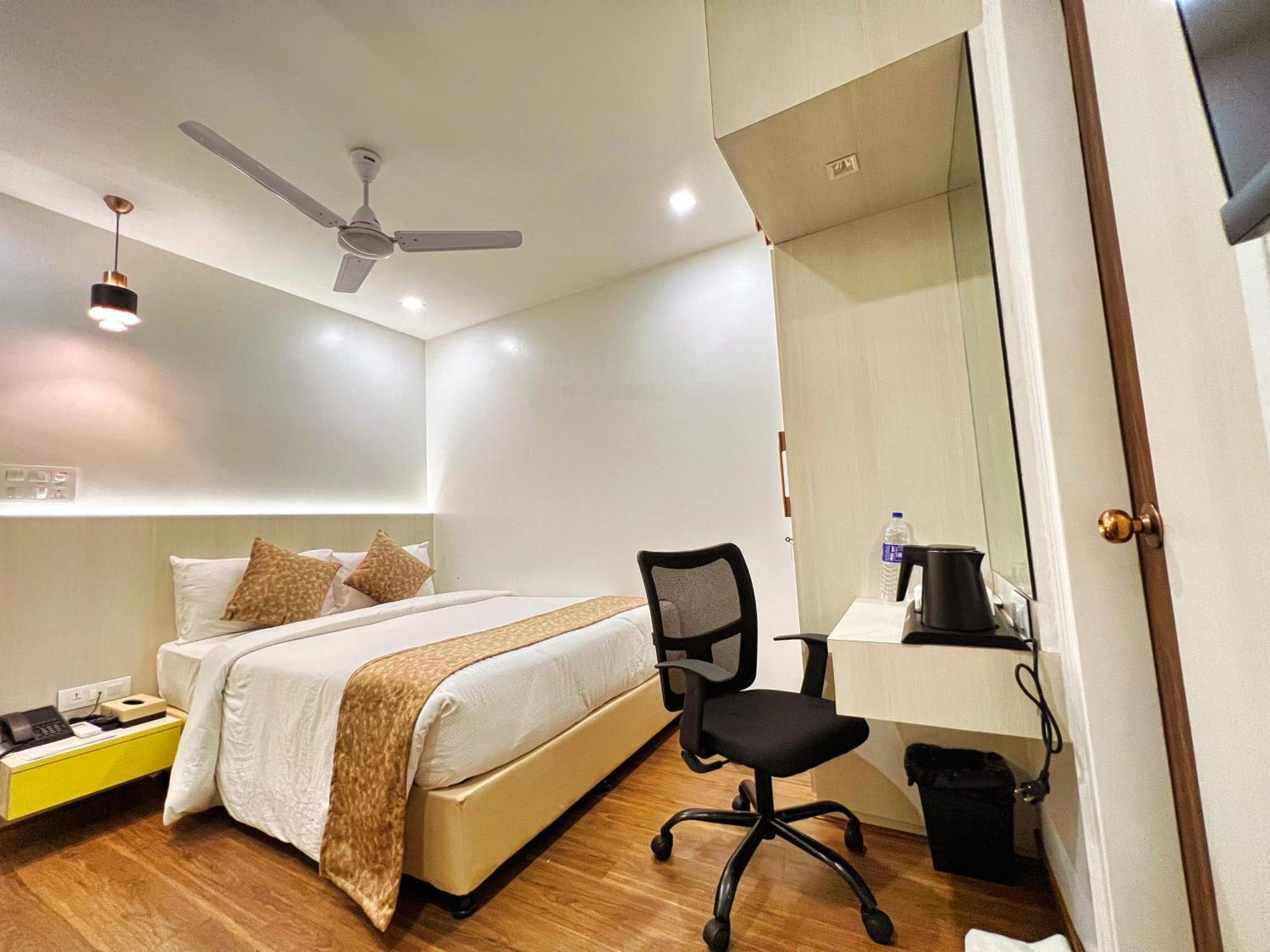Apartemen White House By Maxxvalue Service Bandra Mumbai