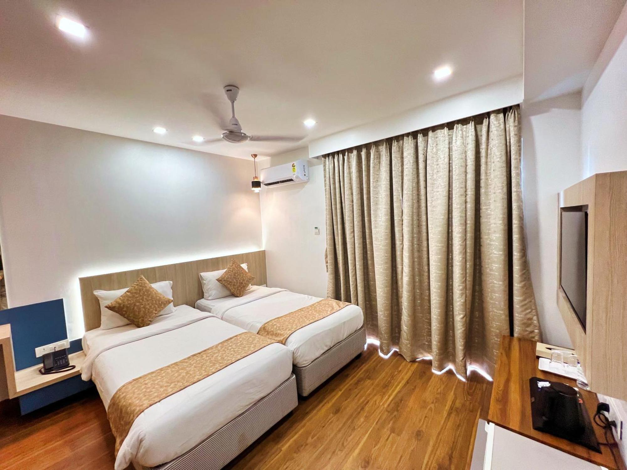 White House By Maxxvalue Service Bandra Mumbai (Bombay)