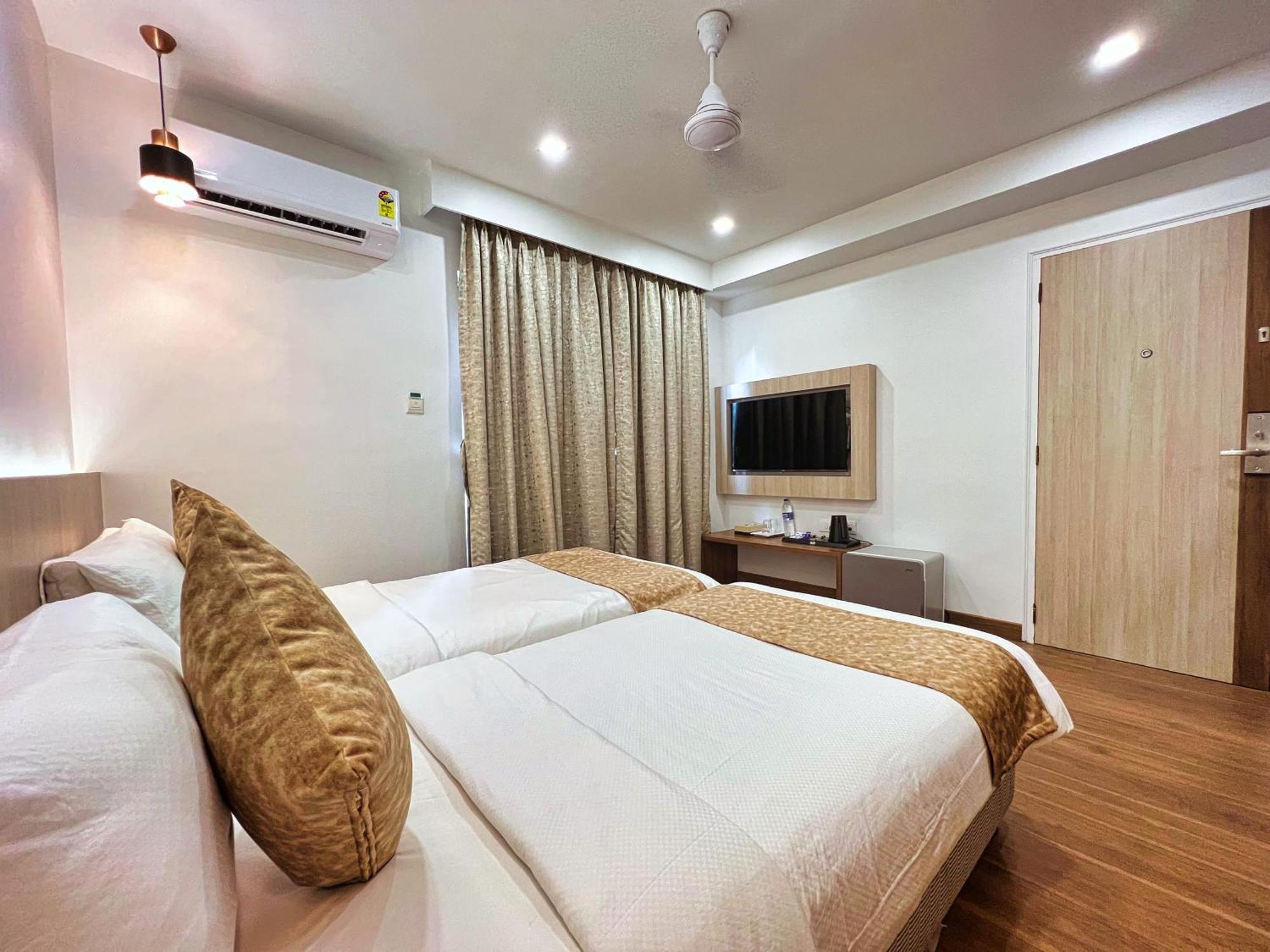 White House By Maxxvalue Service Bandra * Mumbai (Bombay)