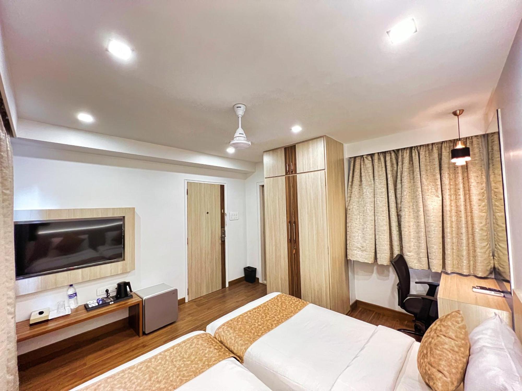 White House By Maxxvalue Service Bandra * Mumbai (Bombay)