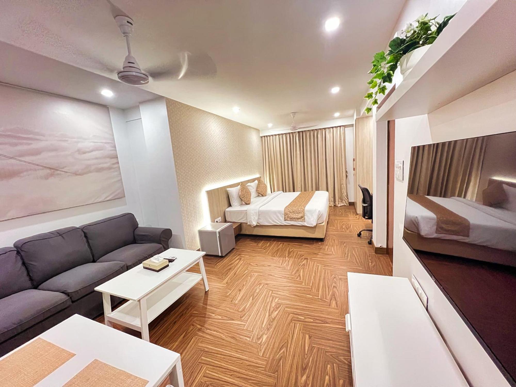 White House By Maxxvalue Service Bandra * Mumbai (Bombay)