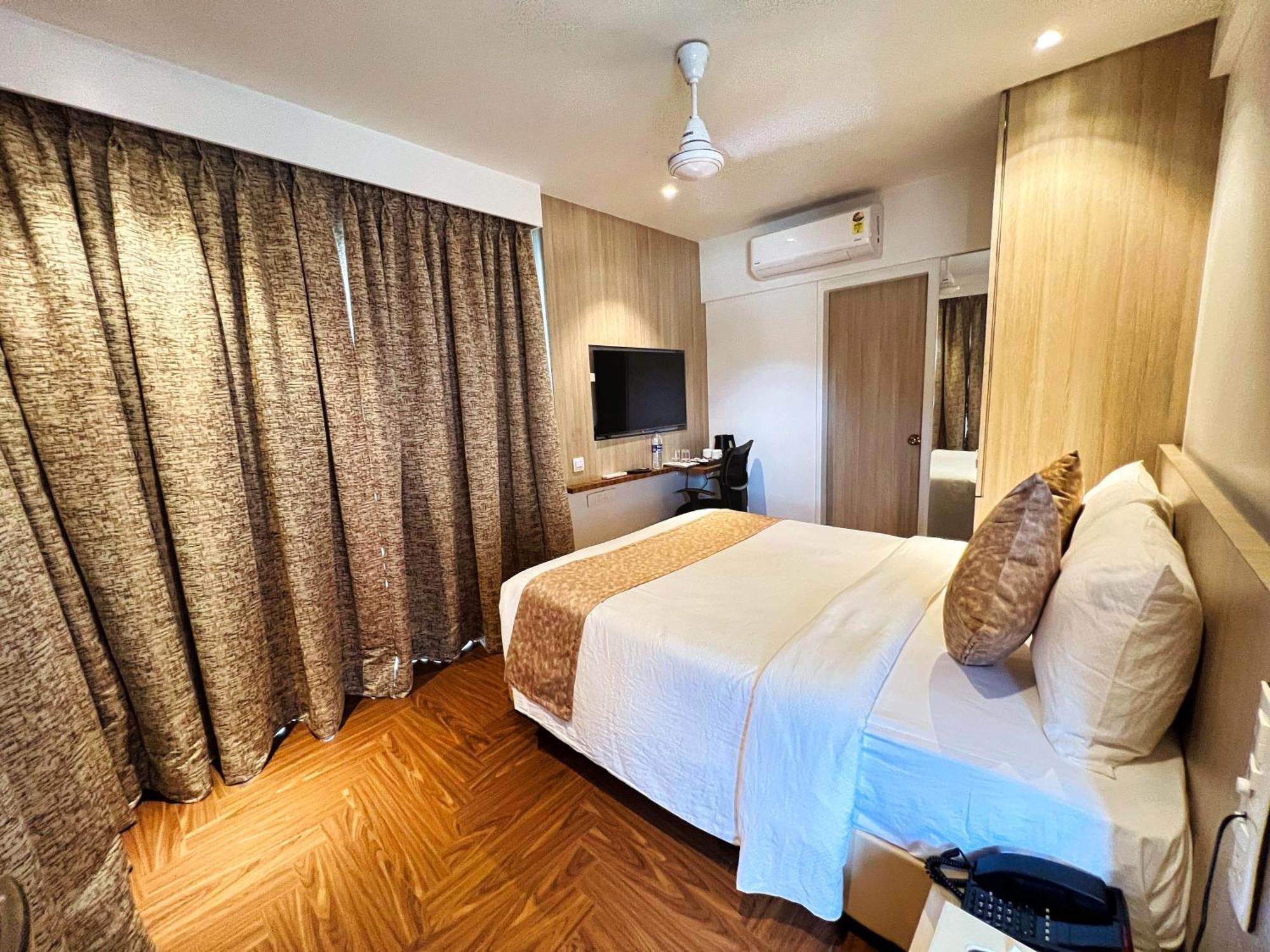 White House By Maxxvalue Service Bandra Mumbai (Bombay)